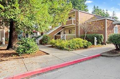 Main picture of 901 Russell Ave