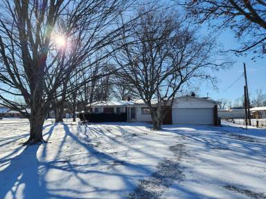 Main picture of 1907 E Springhill Dr