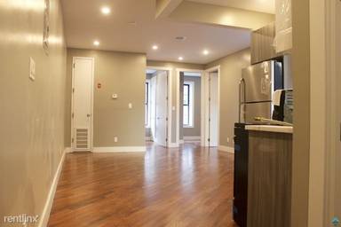 Main picture of 2061 Union St
