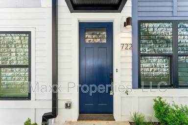 Main picture of 722 Eloise Way SE