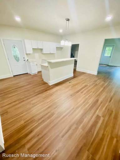 Main picture of 310 Oak St