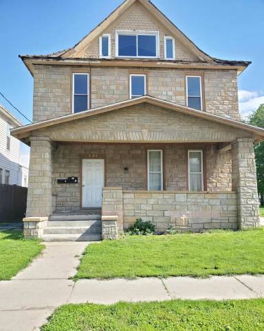 Main picture of 824 1st Ave