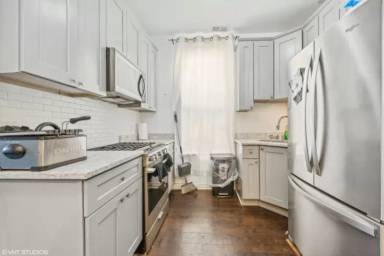 Main picture of 2337 S Sacramento Ave