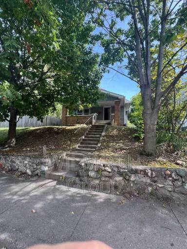 Main picture of 1341 N Parker Ave