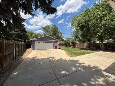 Main picture of 2255 S Clermont St
