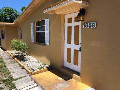 Main picture of 1843 Lauderdale Manor Dr