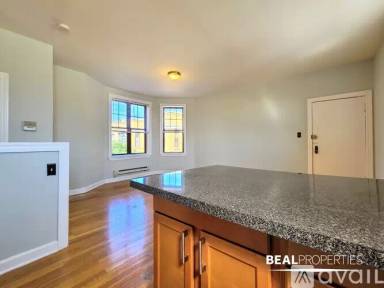 Main picture of 719-27 W Barry Ave