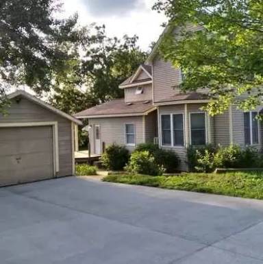 Main picture of 911 2nd St