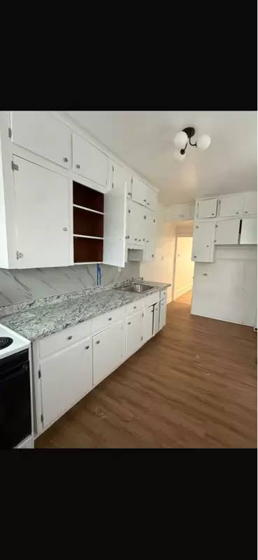 Main picture of 126 Birch St