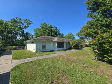 Main picture of 1822 Lake Mariam Dr