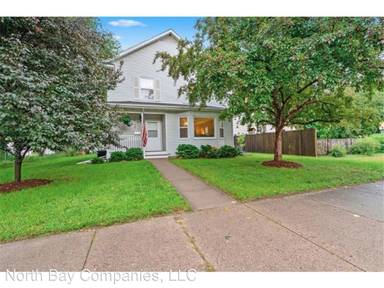 Main picture of 2205 Marshall St NE