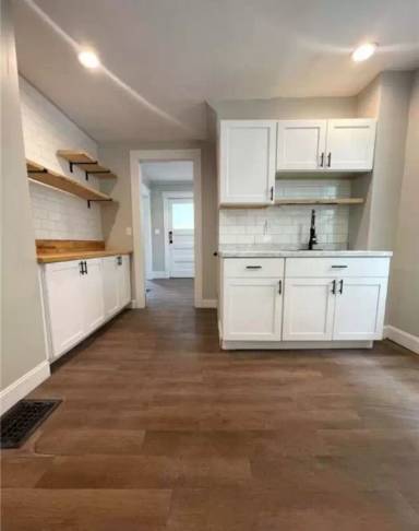 Main picture of 2322 Midland Ave