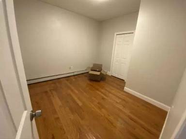 Main picture of 42 Waugh St