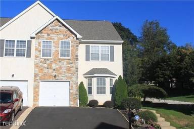 Main picture of 943 Heritage Dr