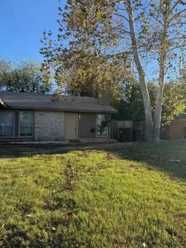 Main picture of 1101 Country Aire Dr