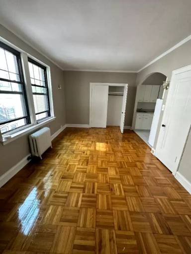 Main picture of 1209 W Sherwin Ave