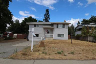 Main picture of 1005 E Lake St