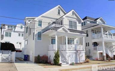 Main picture of 111 N Evergreen Ave