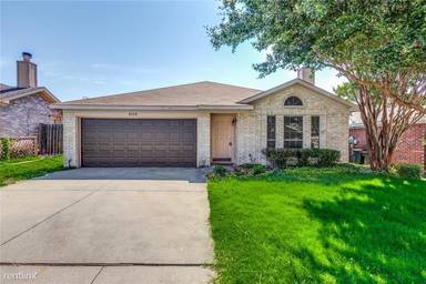 Main picture of 8128 Rambler Rose St
