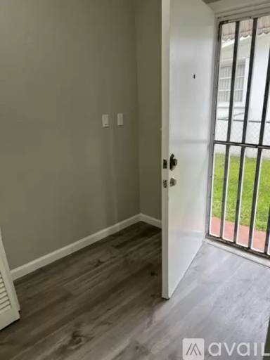 Main picture of 1099 W 60th St