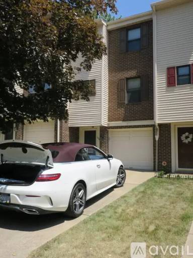 Main picture of 102 Mosside Loop