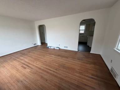 Main picture of 2201 W Euclid Ave