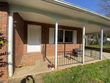 Main picture of 2984 Clarks Chapel Rd