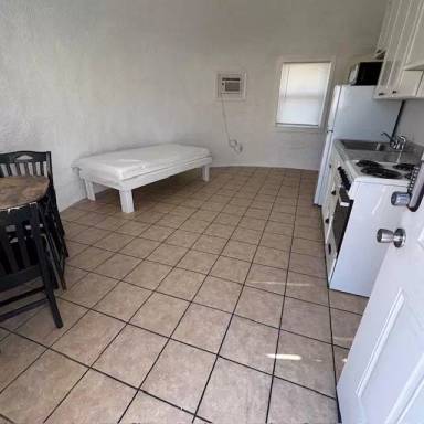Main picture of 402 N Cemetery Rd