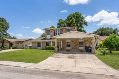 Main picture of 3614 Versailles Dr