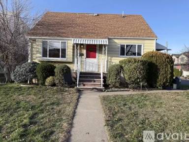 Main picture of 21 Bellport Pl