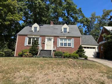 Main picture of 2108 Memorial Ct