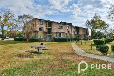 Main picture of 1323 Old Manor Rd