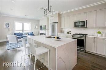 Main picture of 214 Market St