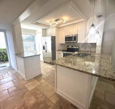 Main picture of 905 SW 48th Ter
