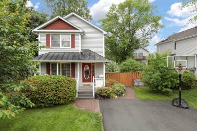 Main picture of 8324 2nd Ave