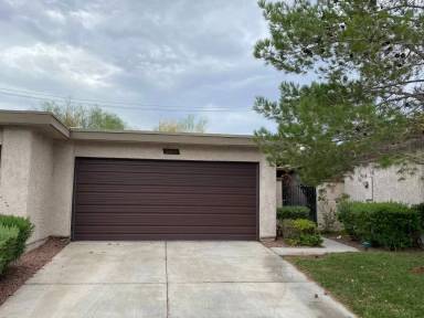 Main picture of 2467 Domingo St