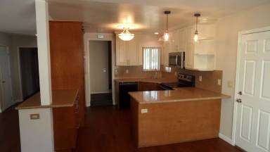 Main picture of 1320 W Walnut Ave