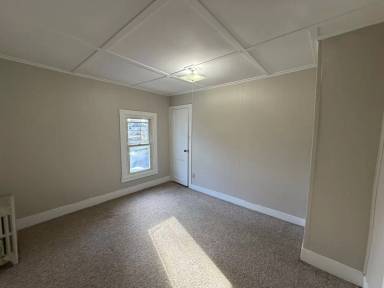 Main picture of 35 Pleasant St