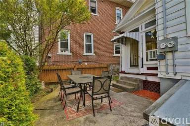 Main picture of 526 6th Ave
