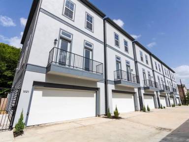 Main picture of 1027 W 24th St