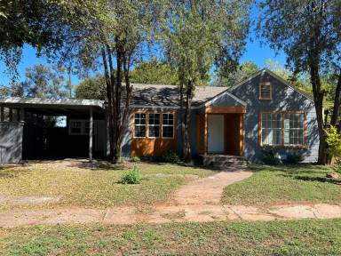 Main picture of 2942 S 7th St