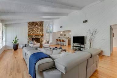 Main picture of 315 Sweet Bay Ave