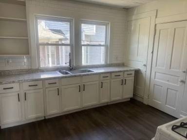 Main picture of 124 10th St SW