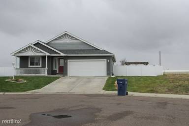 Main picture of 816 49th St N