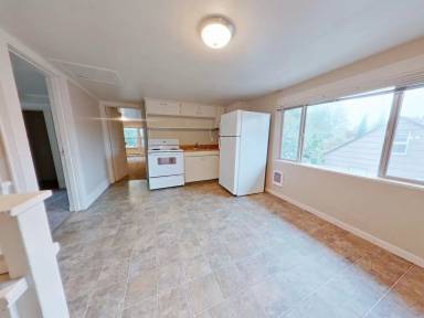 Main picture of 671 1/2 E 16th Ave