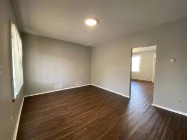 Main picture of 1336 Complete St