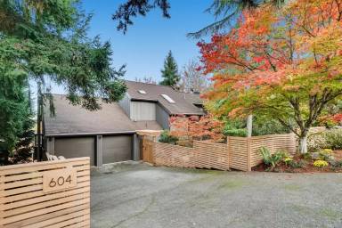 Main picture of 604 97th Pl SE