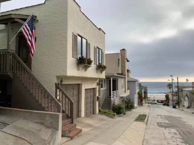 Main picture of 208 1/2 38th Pl