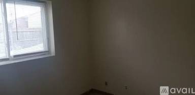 Main picture of 1579 Sloan St