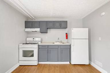 Main picture of 831 Hall St